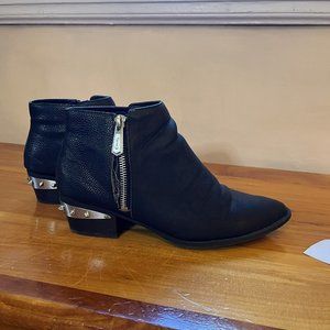 Circus by Sam Edelman Holt Black Leather Ankle Boots Heel Studded 8M damaged